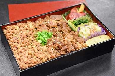 わだ家のこだわり!極上紫峰牛W弁当